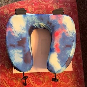 Memory’s foam neck pillow